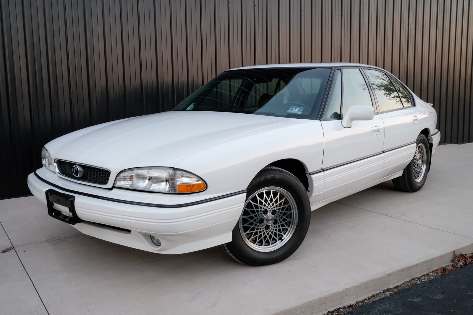 14K-Mile 1995 Pontiac Bonneville SE