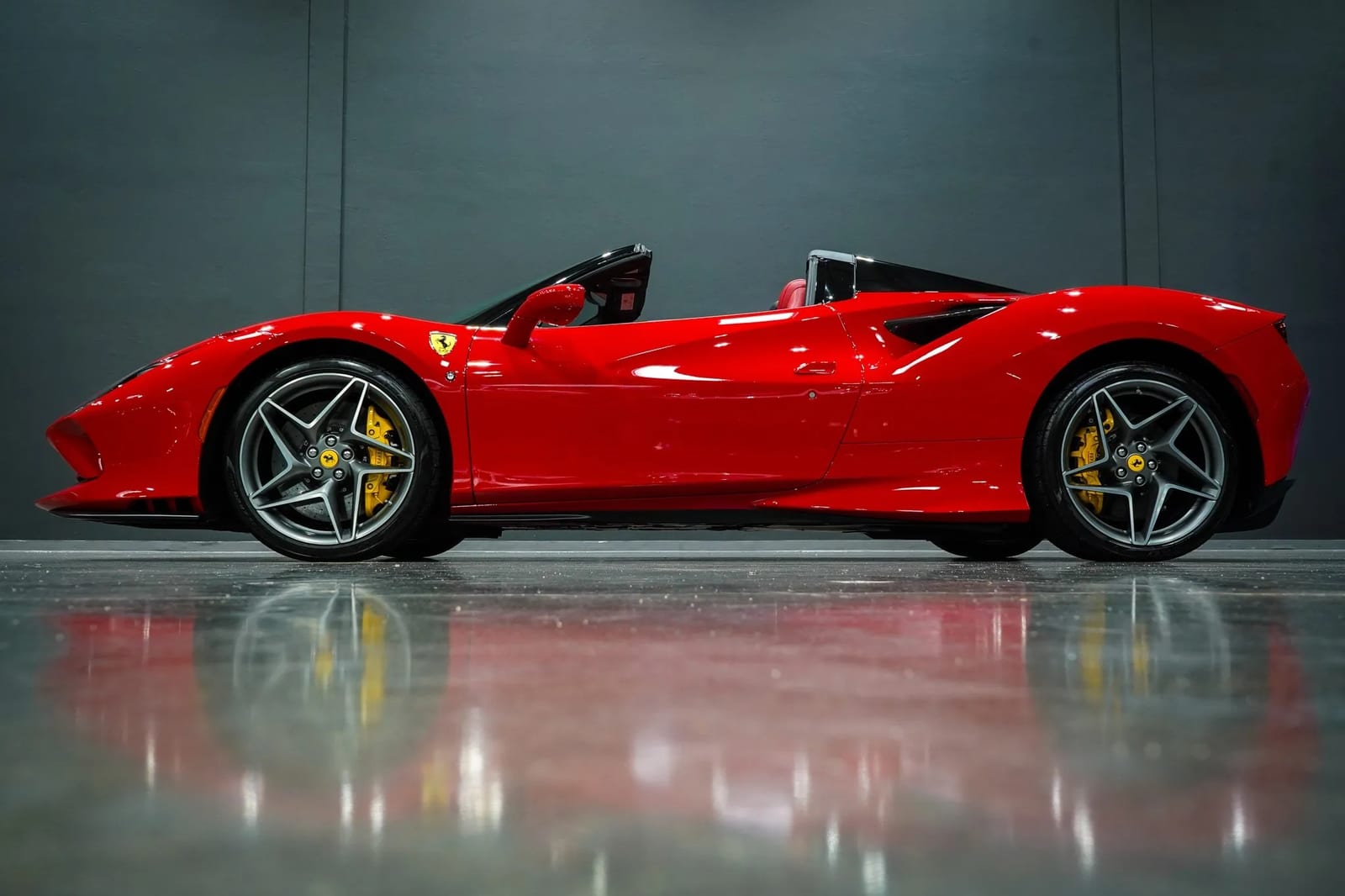 2022 Ferrari F8, photo 1