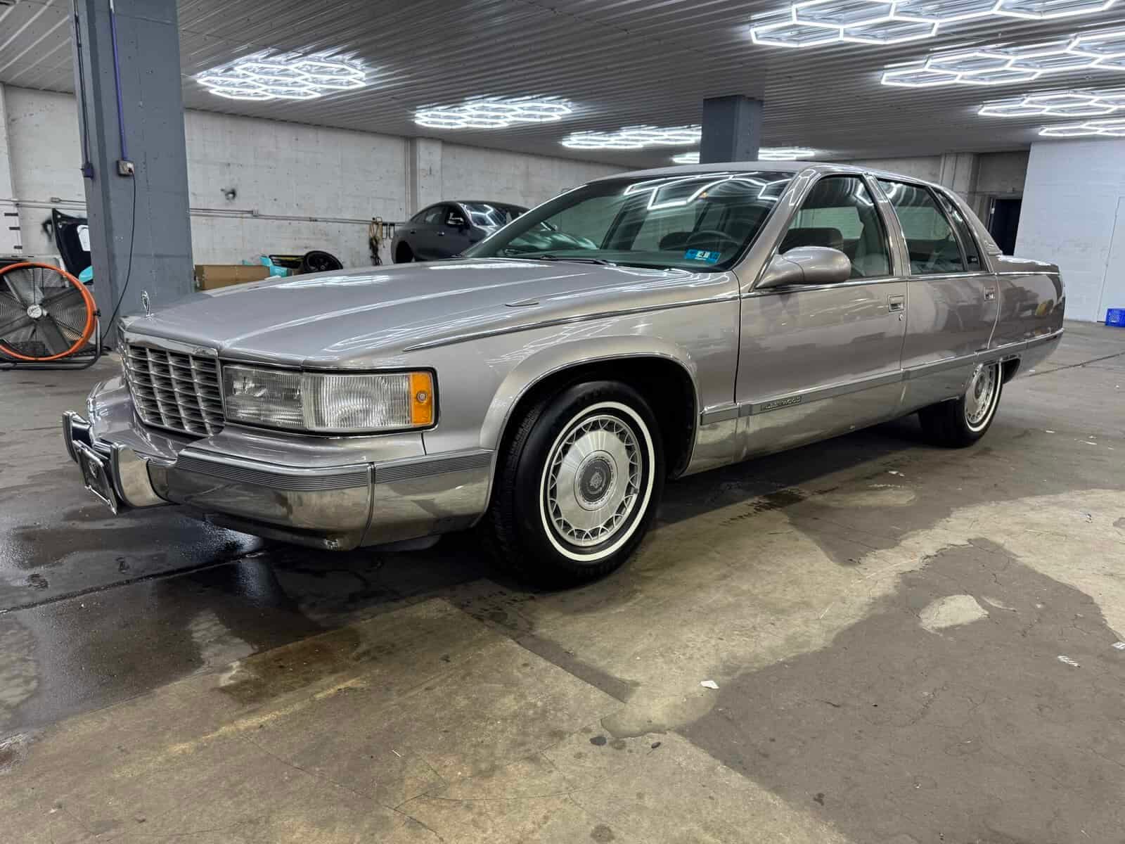 1996 Cadillac Fleetwood, photo 1