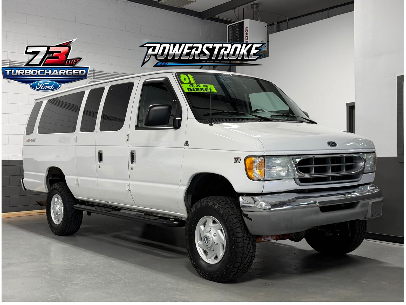 2001 Ford Econoline Wagon, photo 1