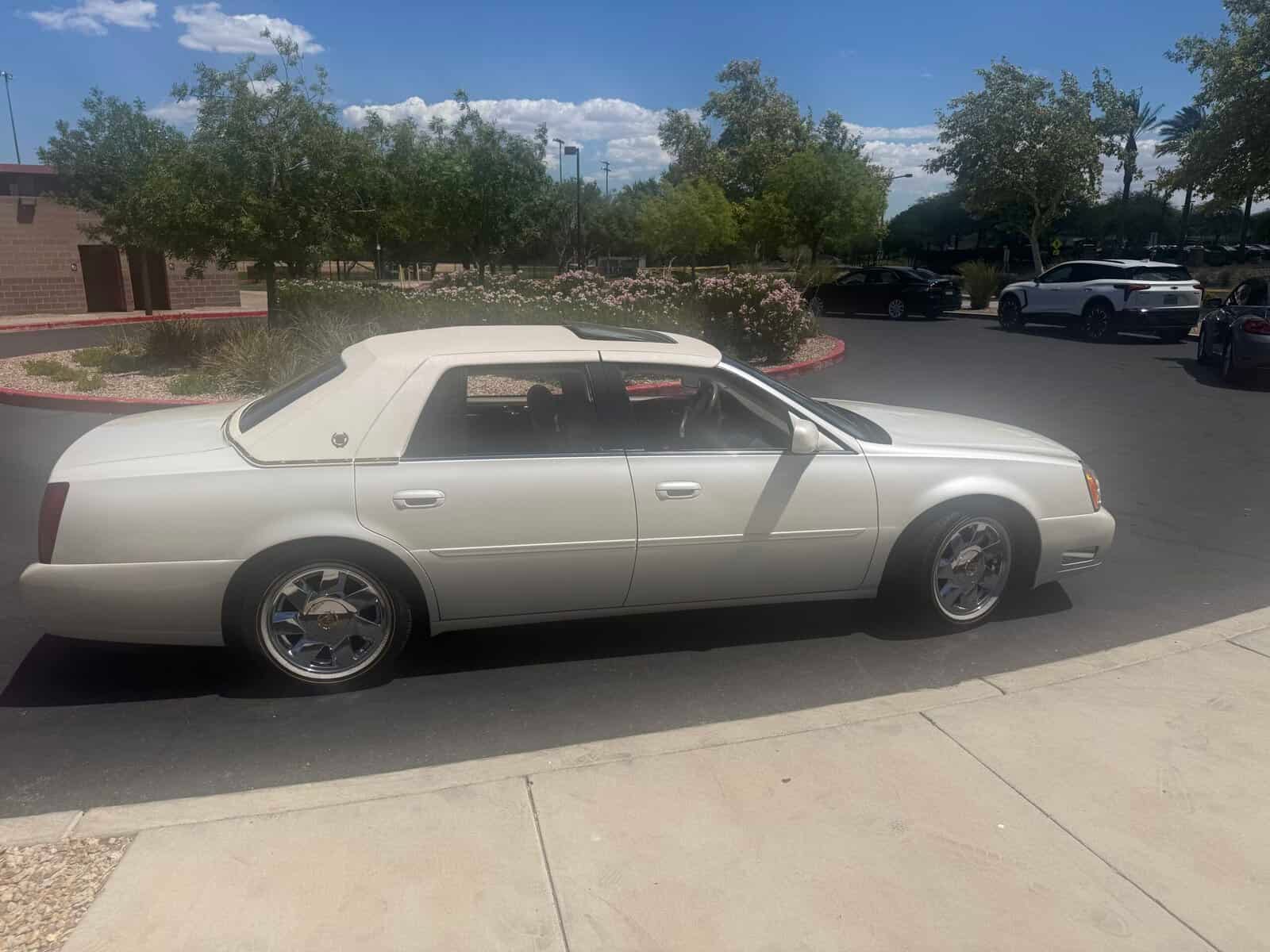 2001 Cadillac DeVille, photo 1