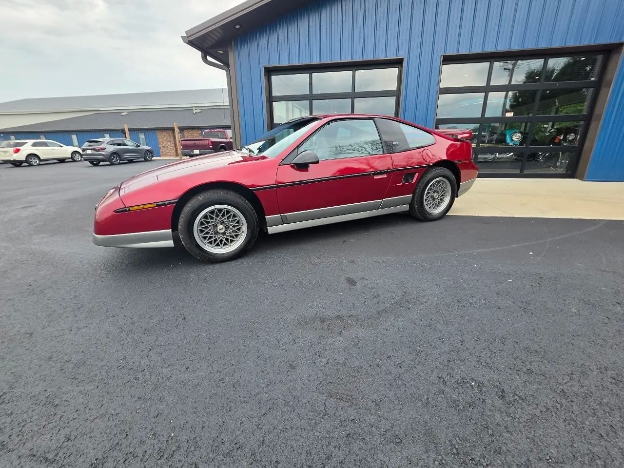 1987 Pontiac Fiero, photo 1